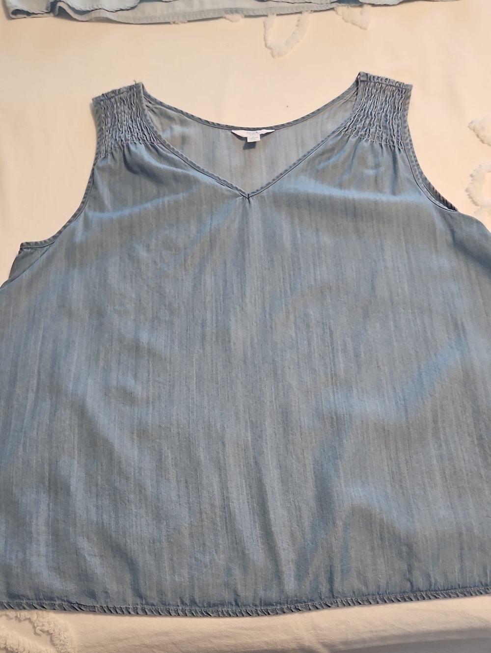 Time and Tru Light Blue V-Neck Sleeveless Tank